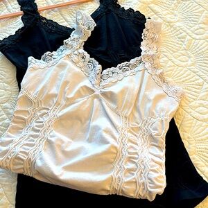 La Rena stretch camisole set of 2. Size S/M